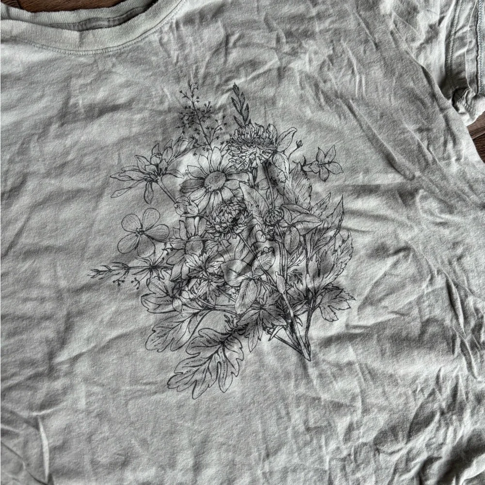 Set of 2 Graphic T-Shirts Size Small - Picture 3 of 7